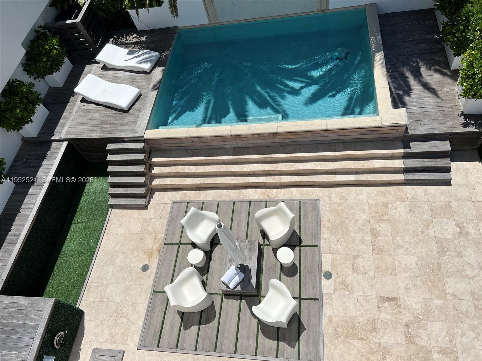 50 S Pointe Dr, Miami Beach FL 33139 — 29