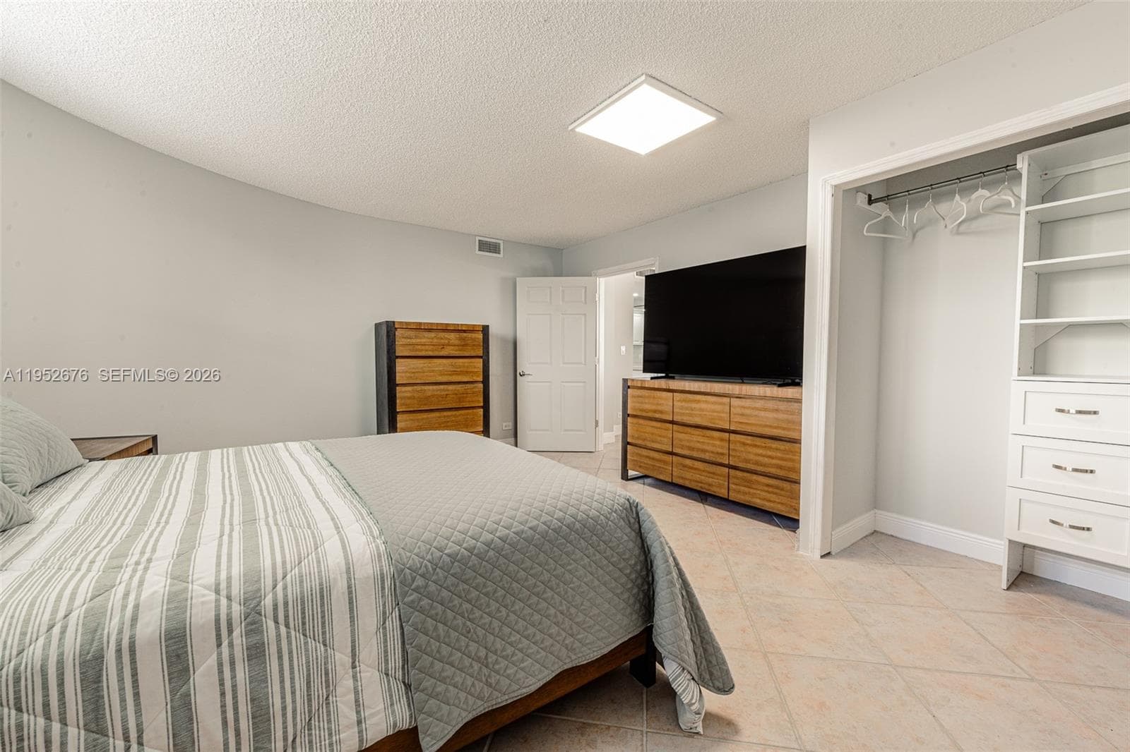 1800 NE 114th St # 909, Miami FL 33181 — 54