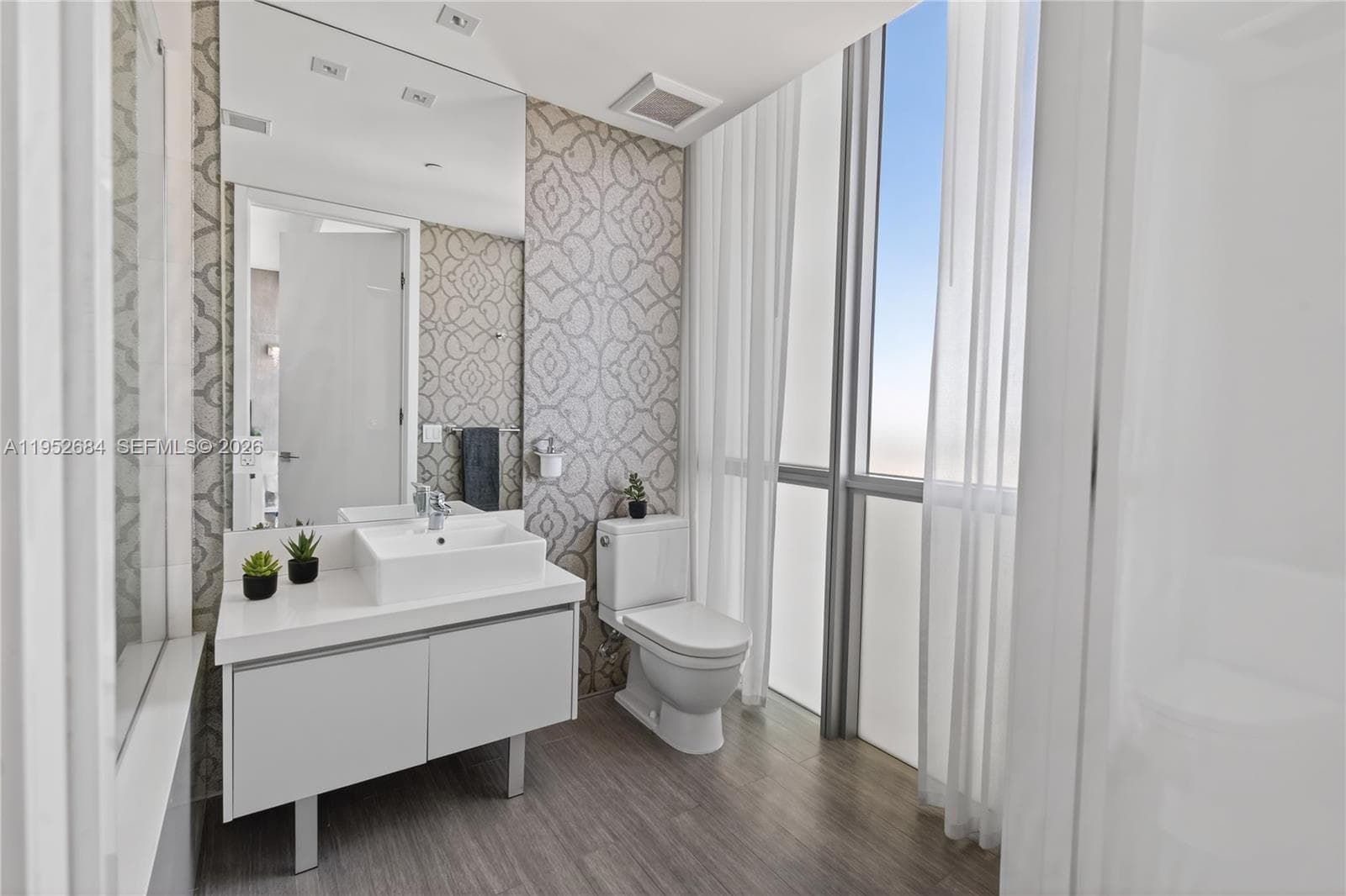 1100 Biscayne Blvd # 5306, Miami FL 33132 — 16