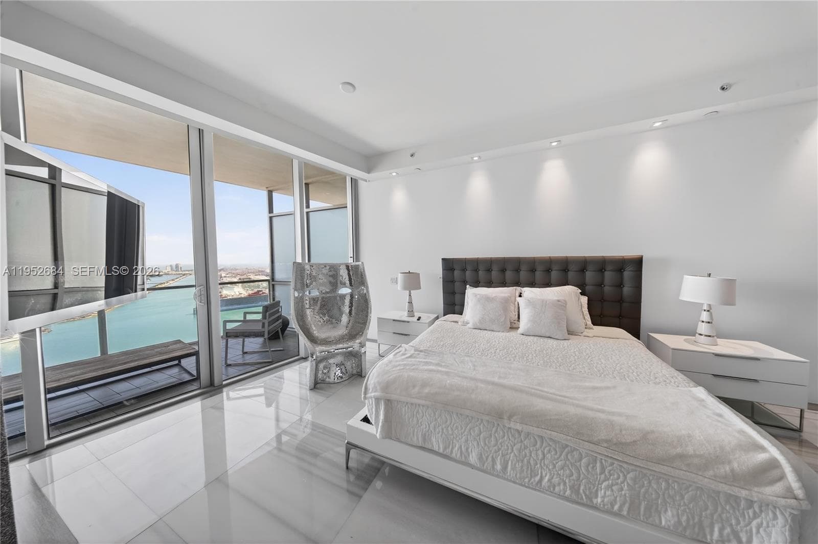 1100 Biscayne Blvd # 5306, Miami FL 33132 — 53