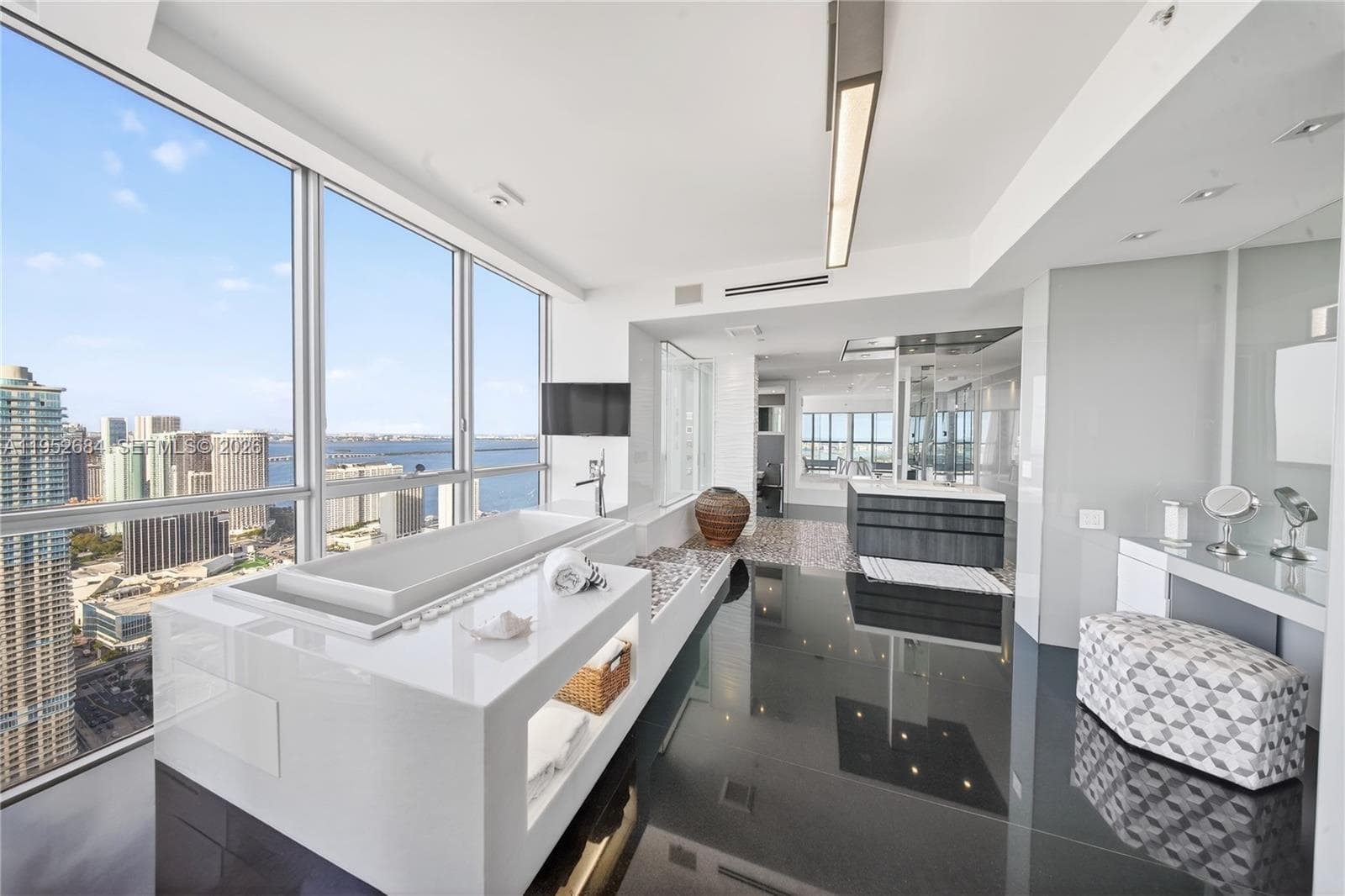 1100 Biscayne Blvd # 5306, Miami FL 33132 — 66