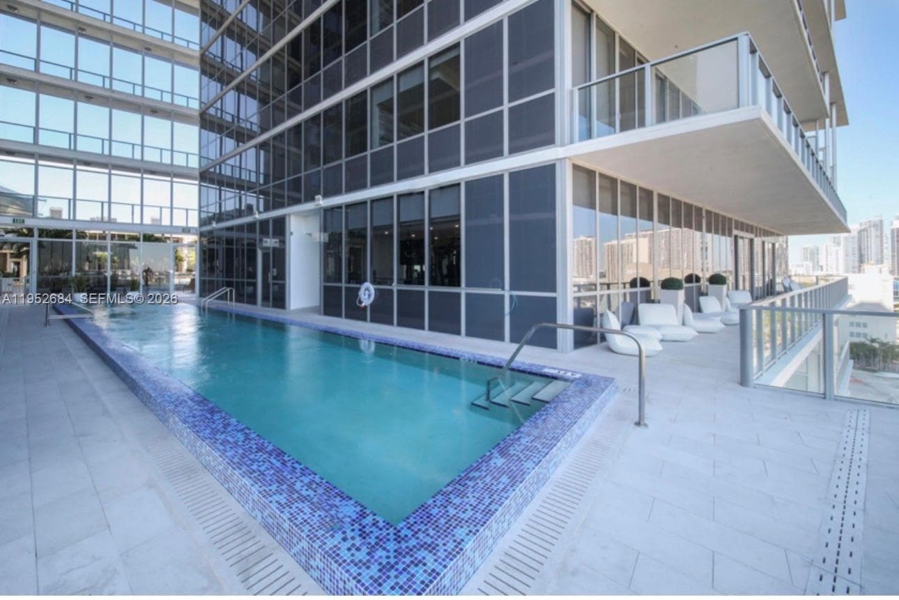1100 Biscayne Blvd # 5306, Miami FL 33132 — 75