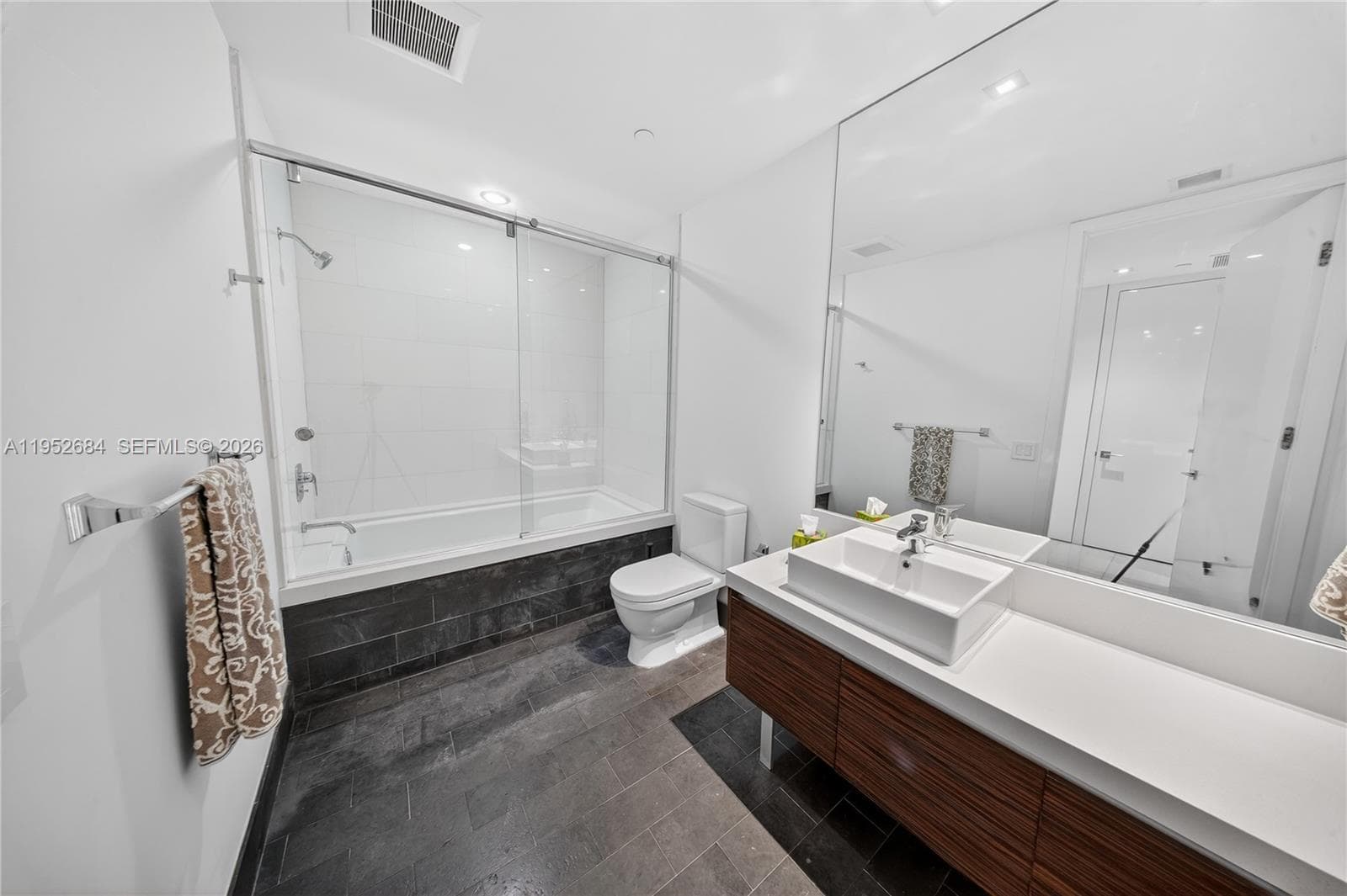 1100 Biscayne Blvd # 5306, Miami FL 33132 — 48