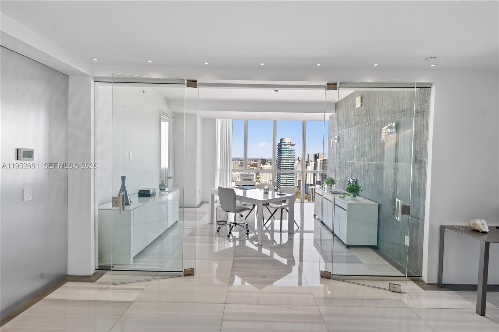 1100 Biscayne Blvd # 5306, Miami FL 33132 — 11