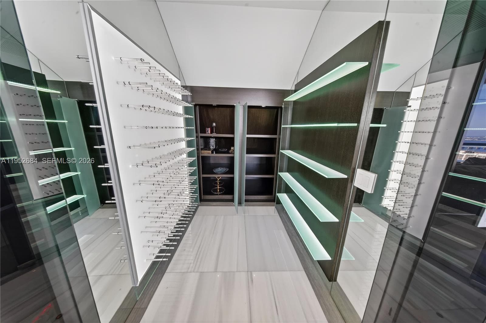 1100 Biscayne Blvd # 5306, Miami FL 33132 — 40