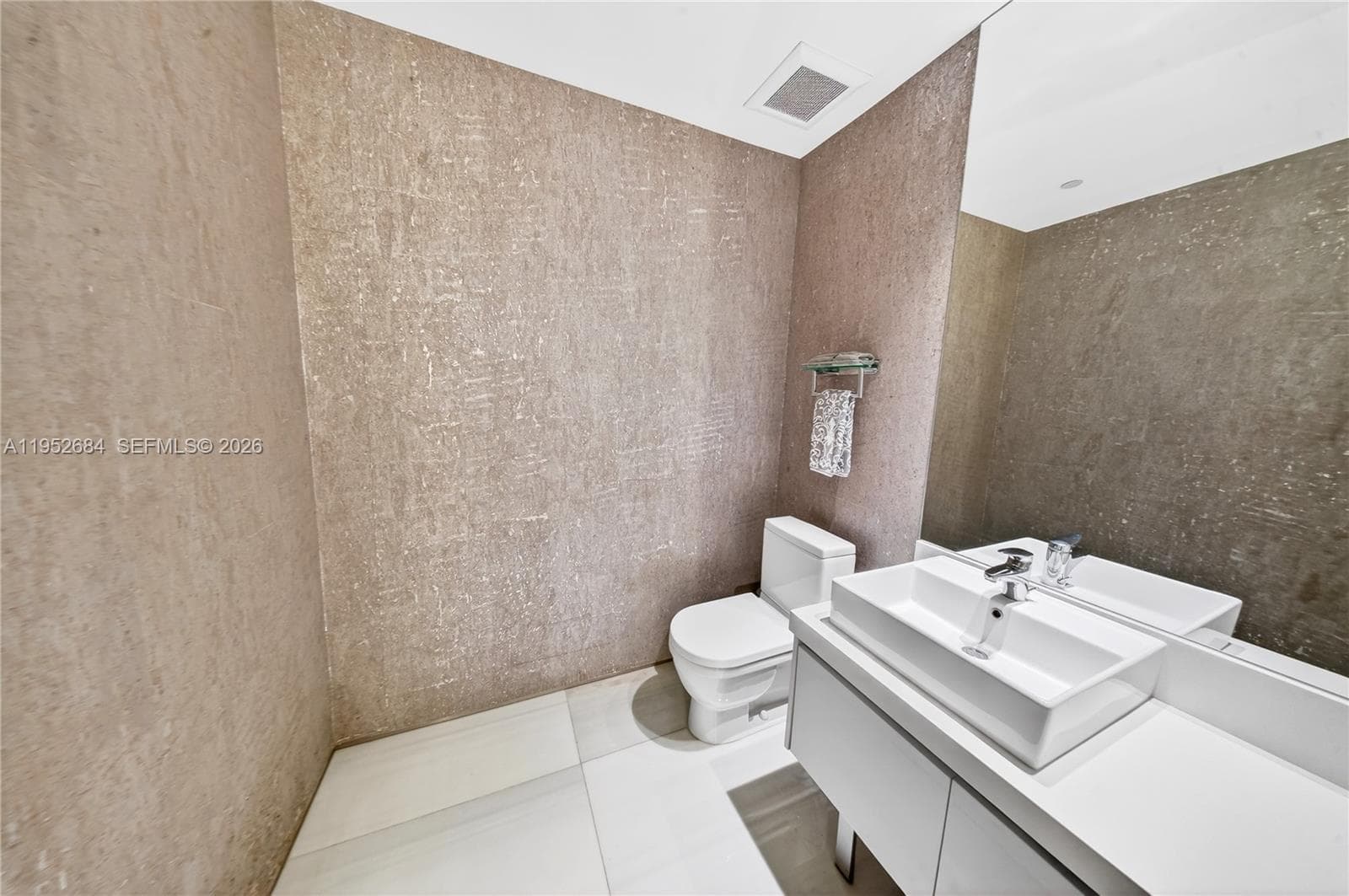 1100 Biscayne Blvd # 5306, Miami FL 33132 — 35