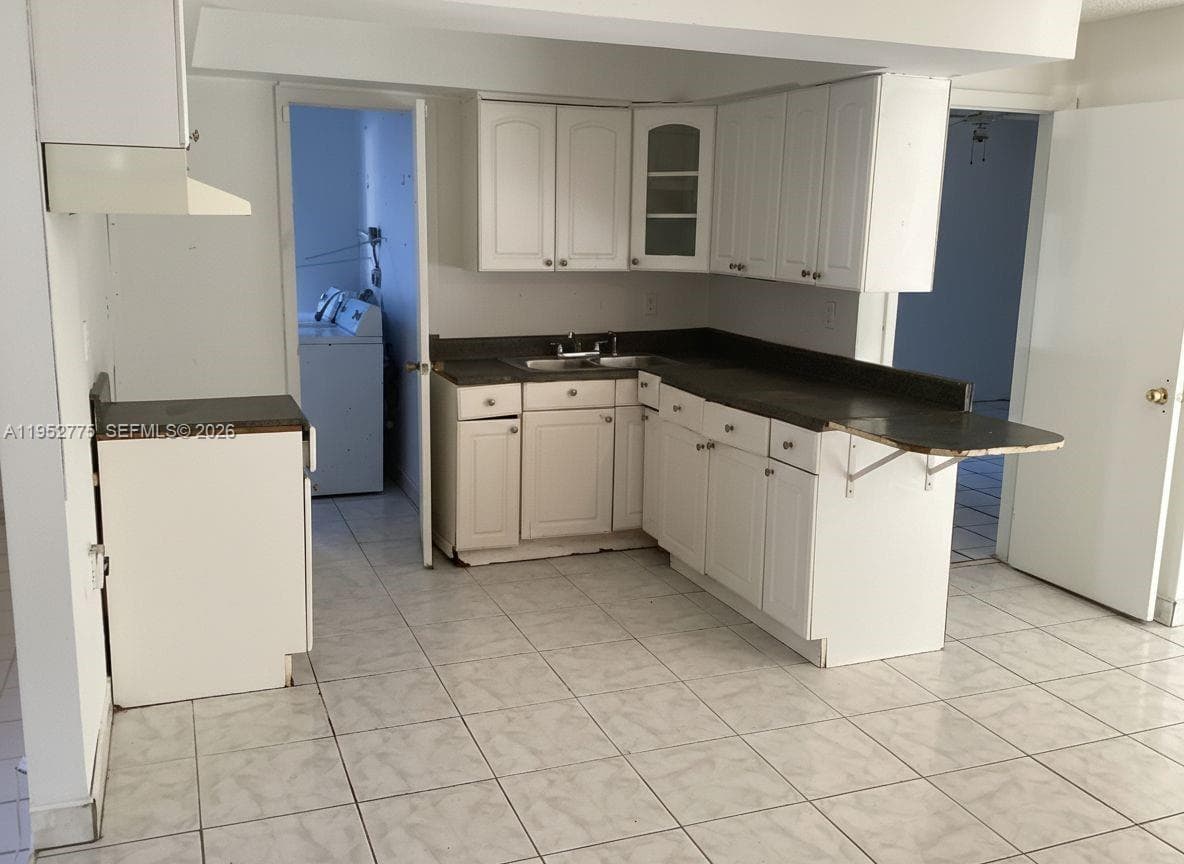 4824 NW 15th Ct, Miami FL 33142 — 5