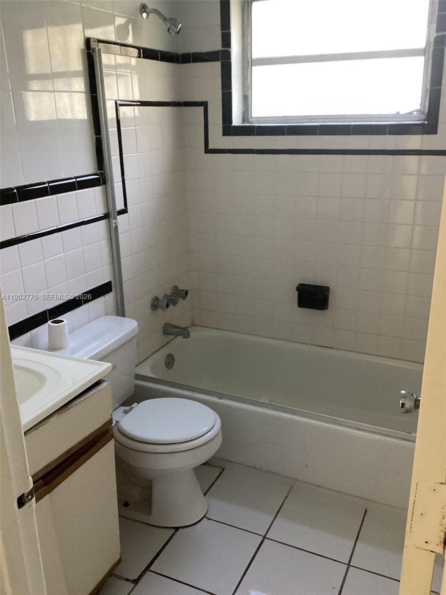 4824 NW 15th Ct, Miami FL 33142 — 8