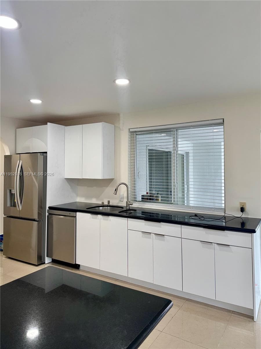 16453 NE 33rd Ave # 1, North Miami Beach FL 33160 — 7