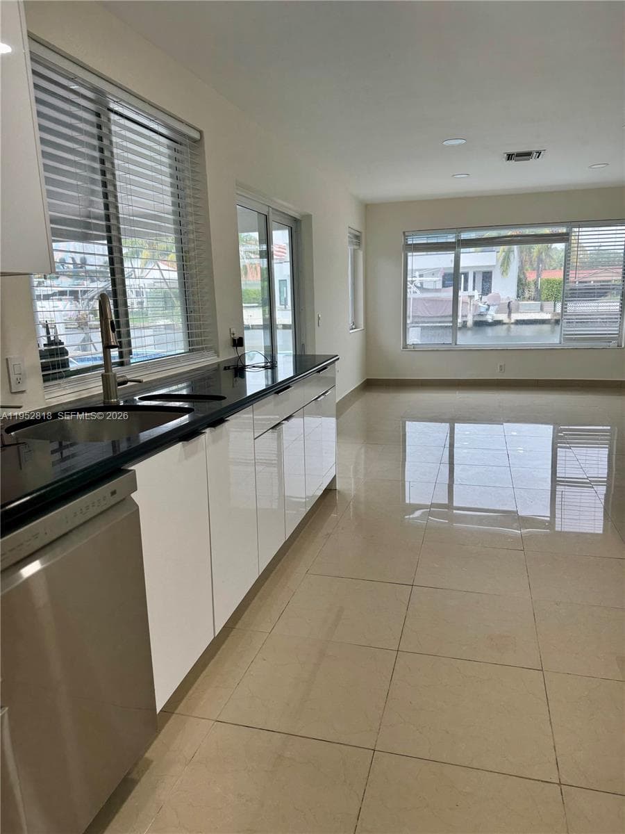 16453 NE 33rd Ave # 1, North Miami Beach FL 33160 — 21