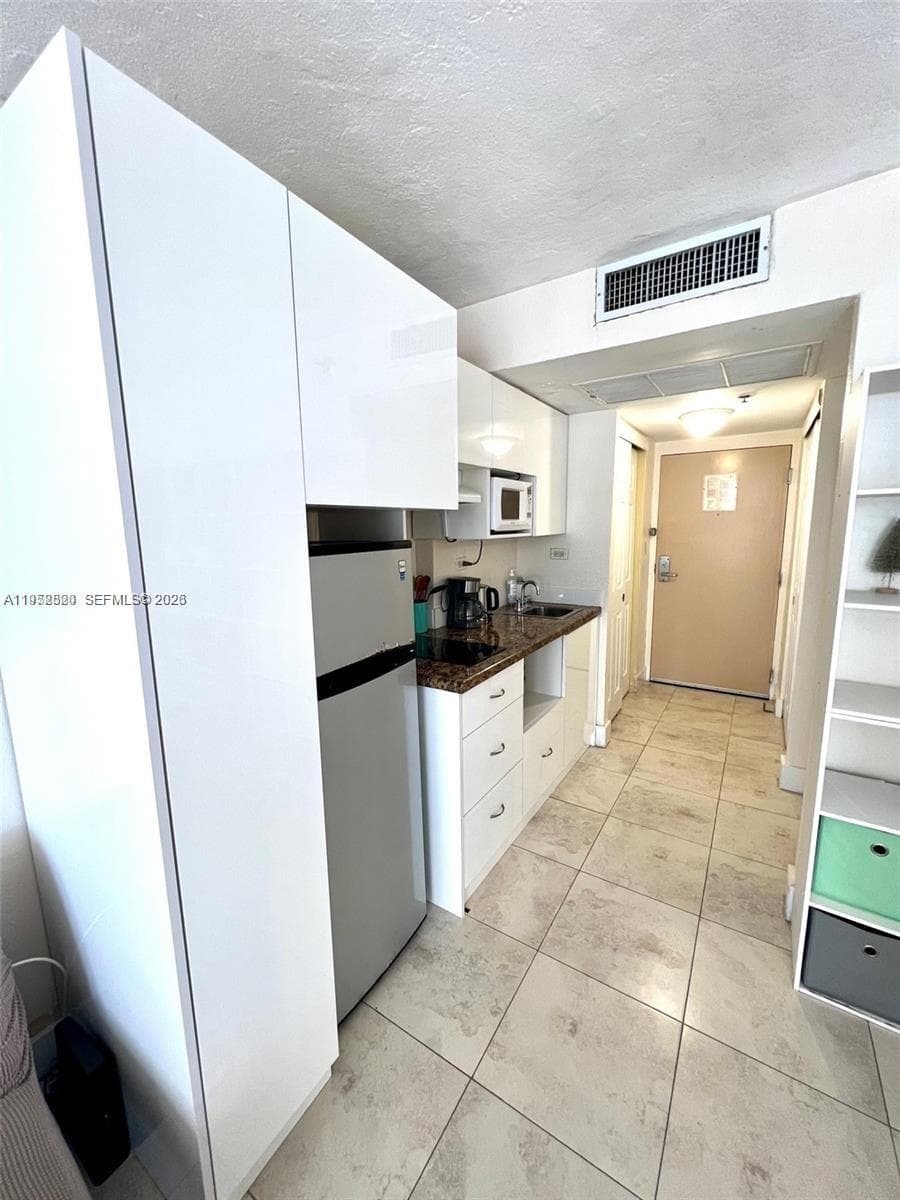 19201 Collins Ave # 1102, Sunny Isles Beach FL 33160 — 21