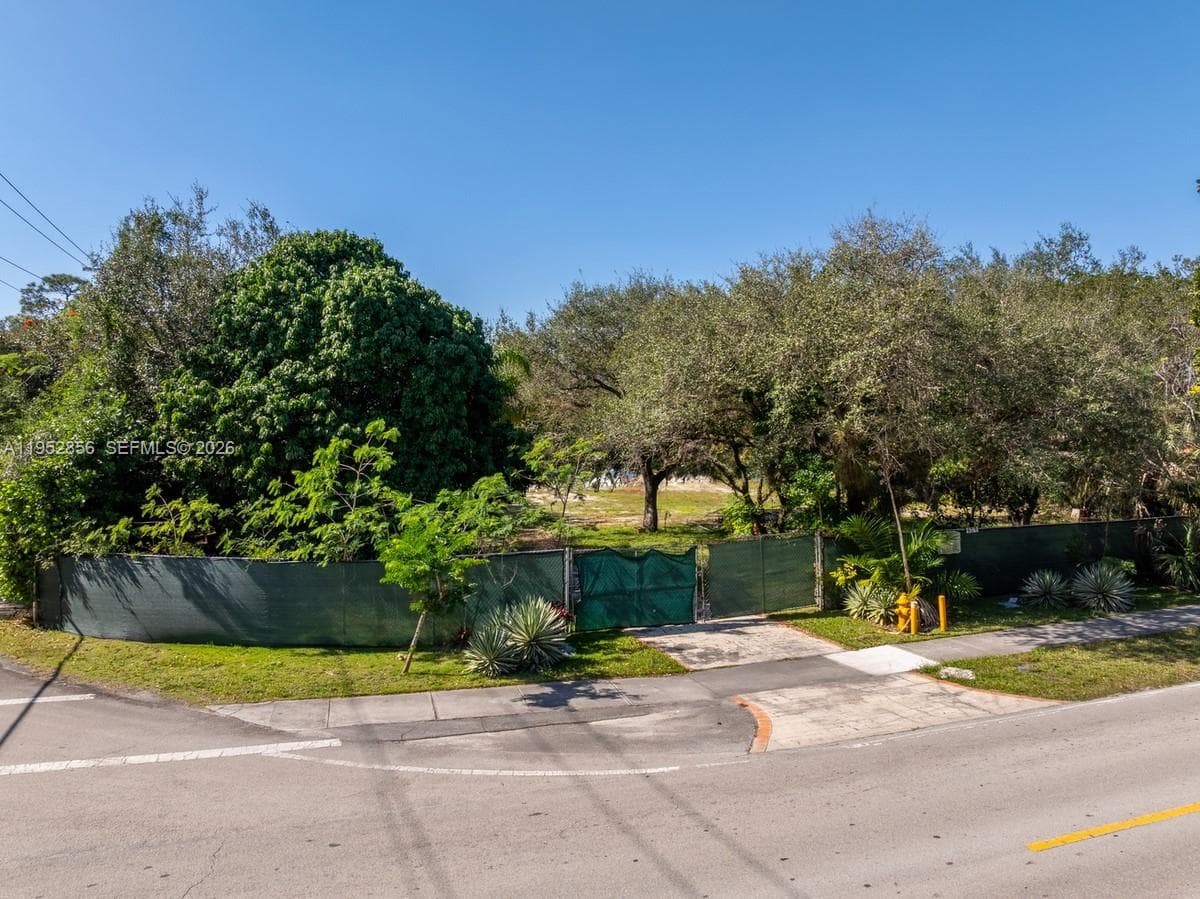 9790 SW 67th Ave, Pinecrest FL 33156 — 2