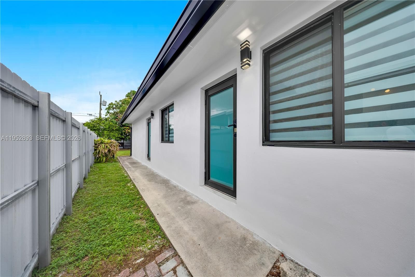 458 E 20th St, Hialeah FL 33013 — 22