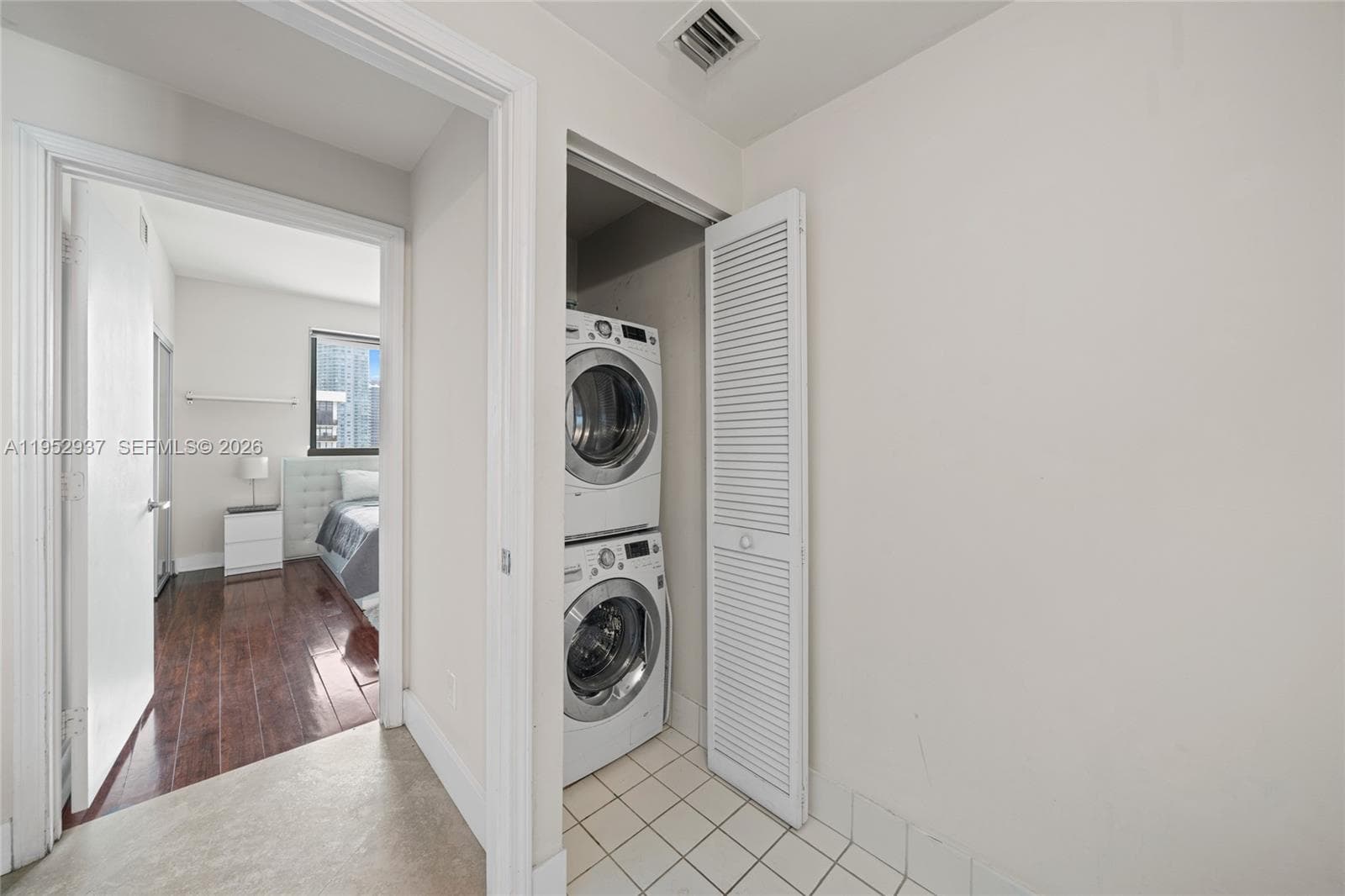 601 NE 36th St # 1704, Miami FL 33137 — 17