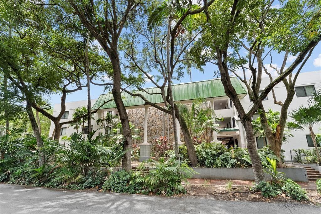 2924 Day Avenue # N211, Miami FL 33133 — 2