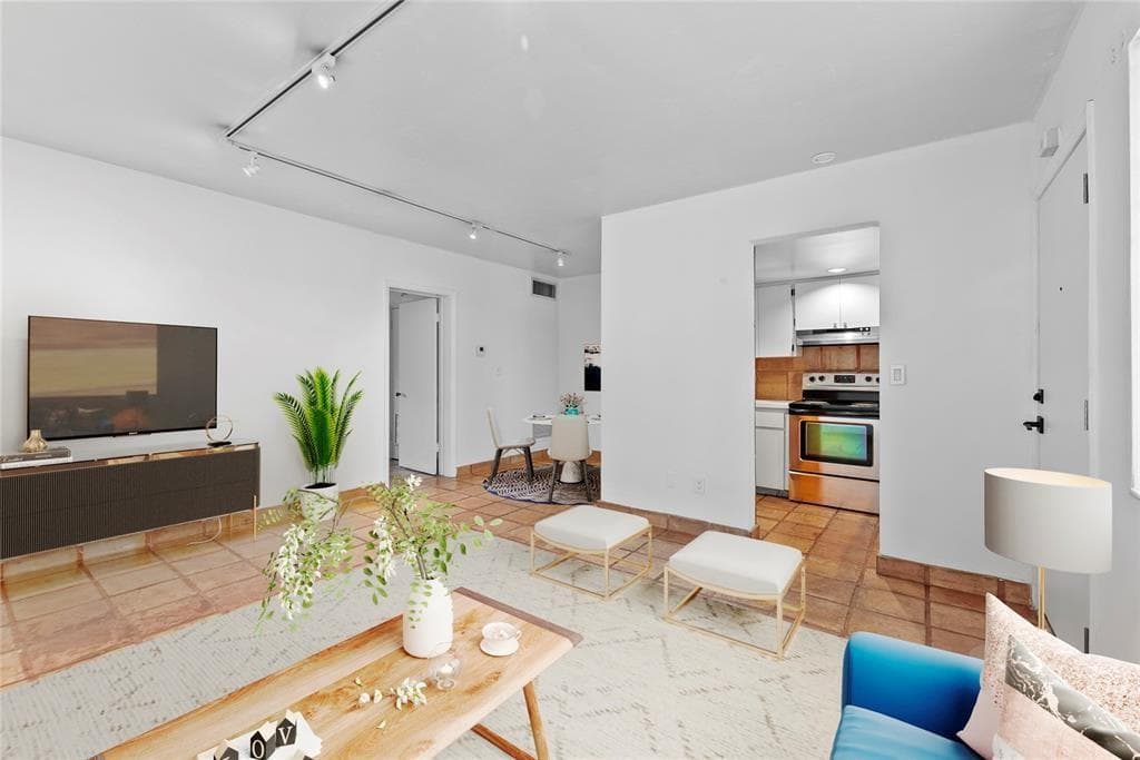 2924 Day Avenue # N211, Miami FL 33133 — 26