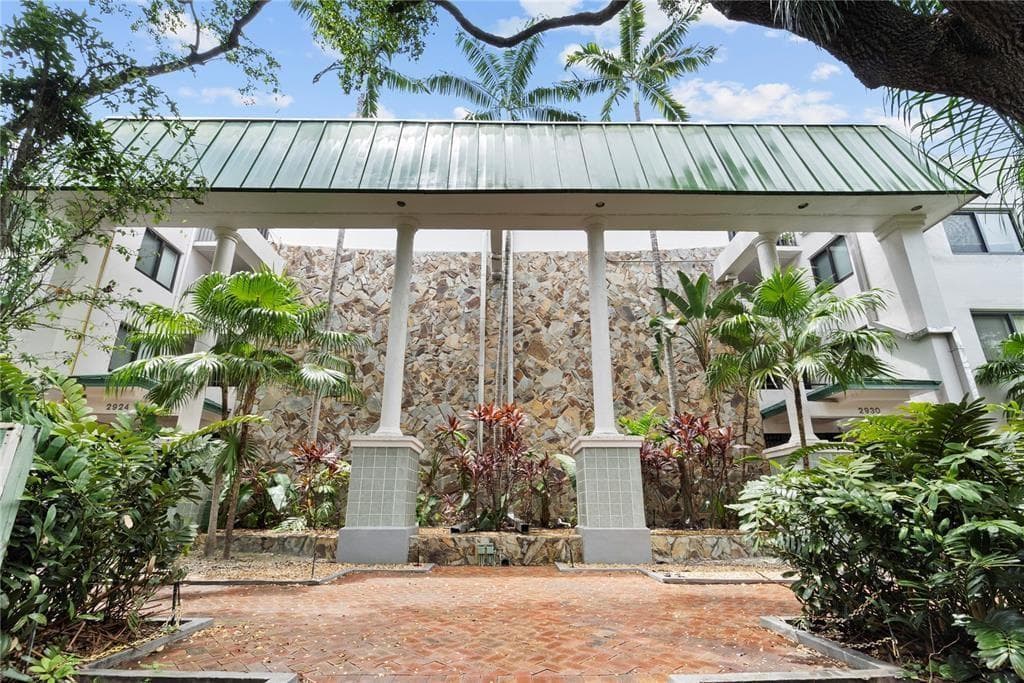 2924 Day Avenue # N211, Miami FL 33133 — 3
