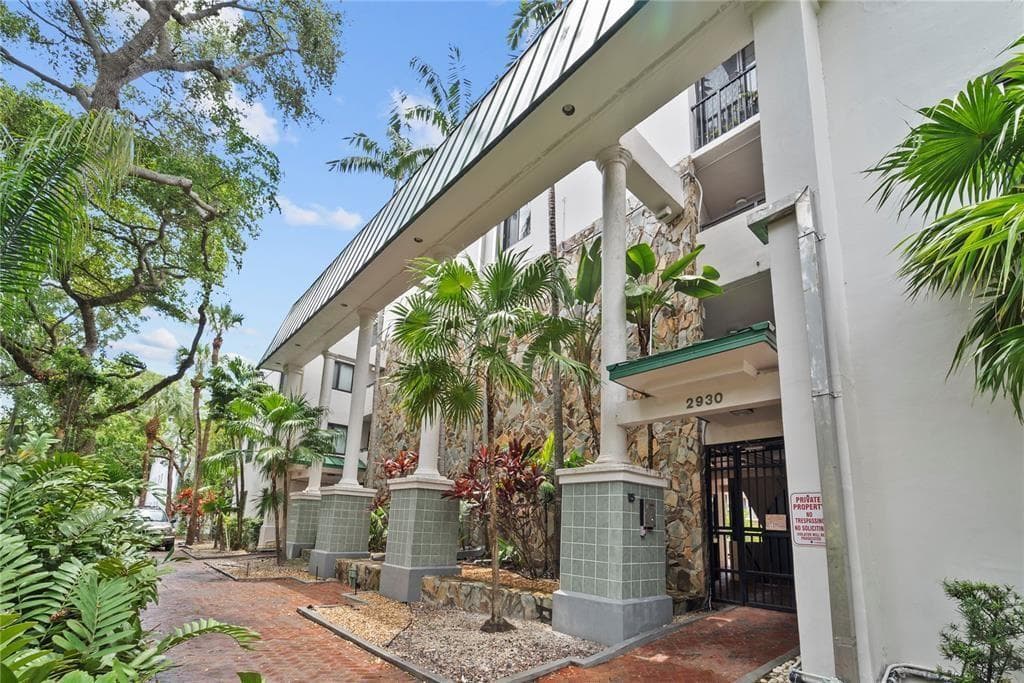 2924 Day Avenue # N211, Miami FL 33133 — 1