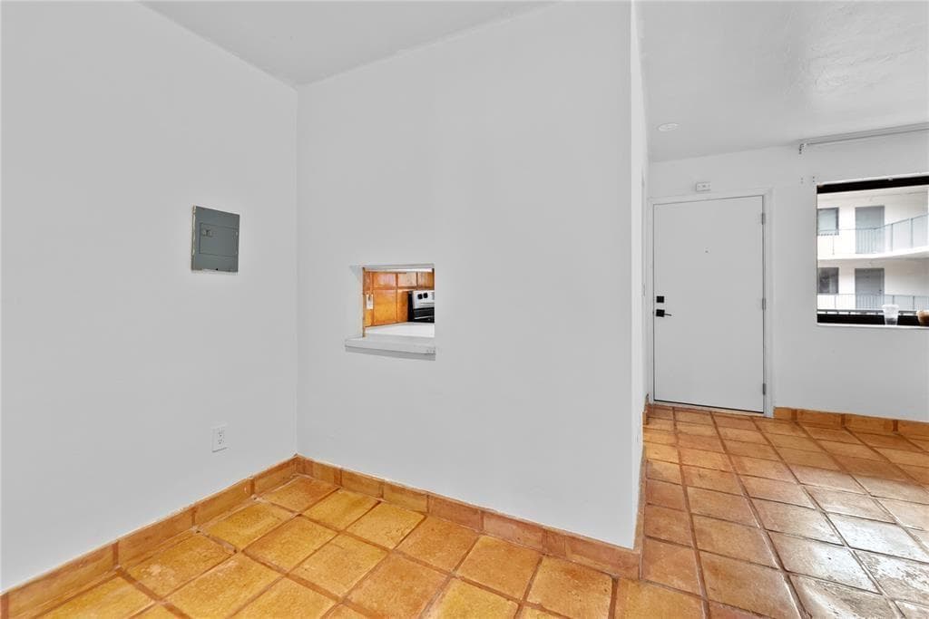 2924 Day Avenue # N211, Miami FL 33133 — 20