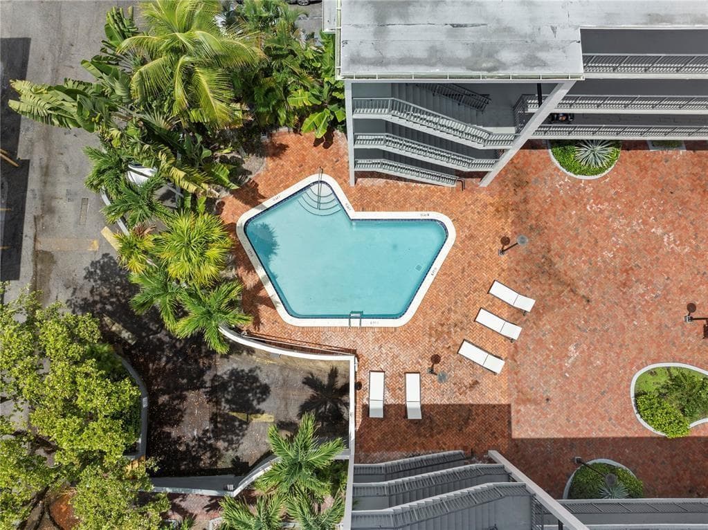 2924 Day Avenue # N211, Miami FL 33133 — 9