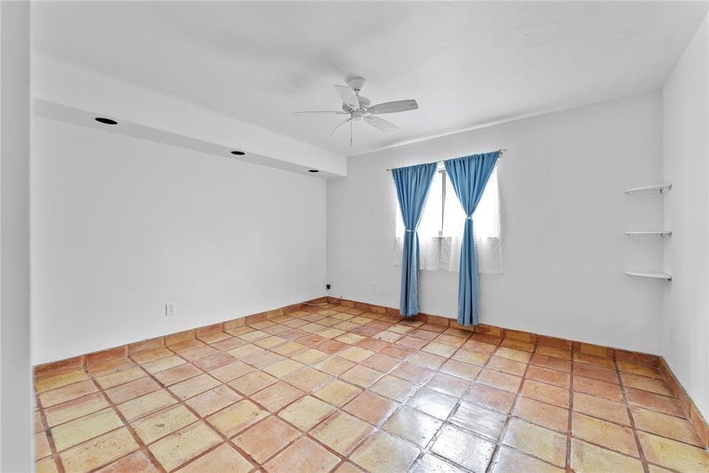 2924 Day Avenue # N211, Miami FL 33133 — 18