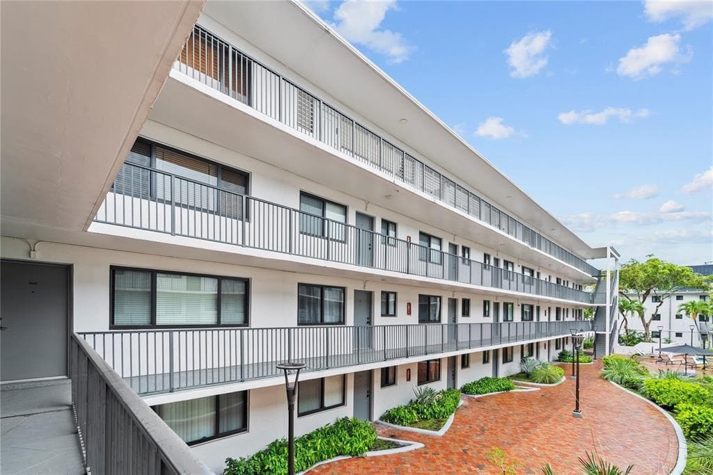 2924 Day Avenue # N211, Miami FL 33133 — 4