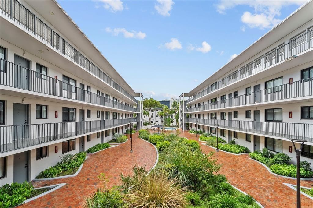 2924 Day Avenue # N211, Miami FL 33133 — 8