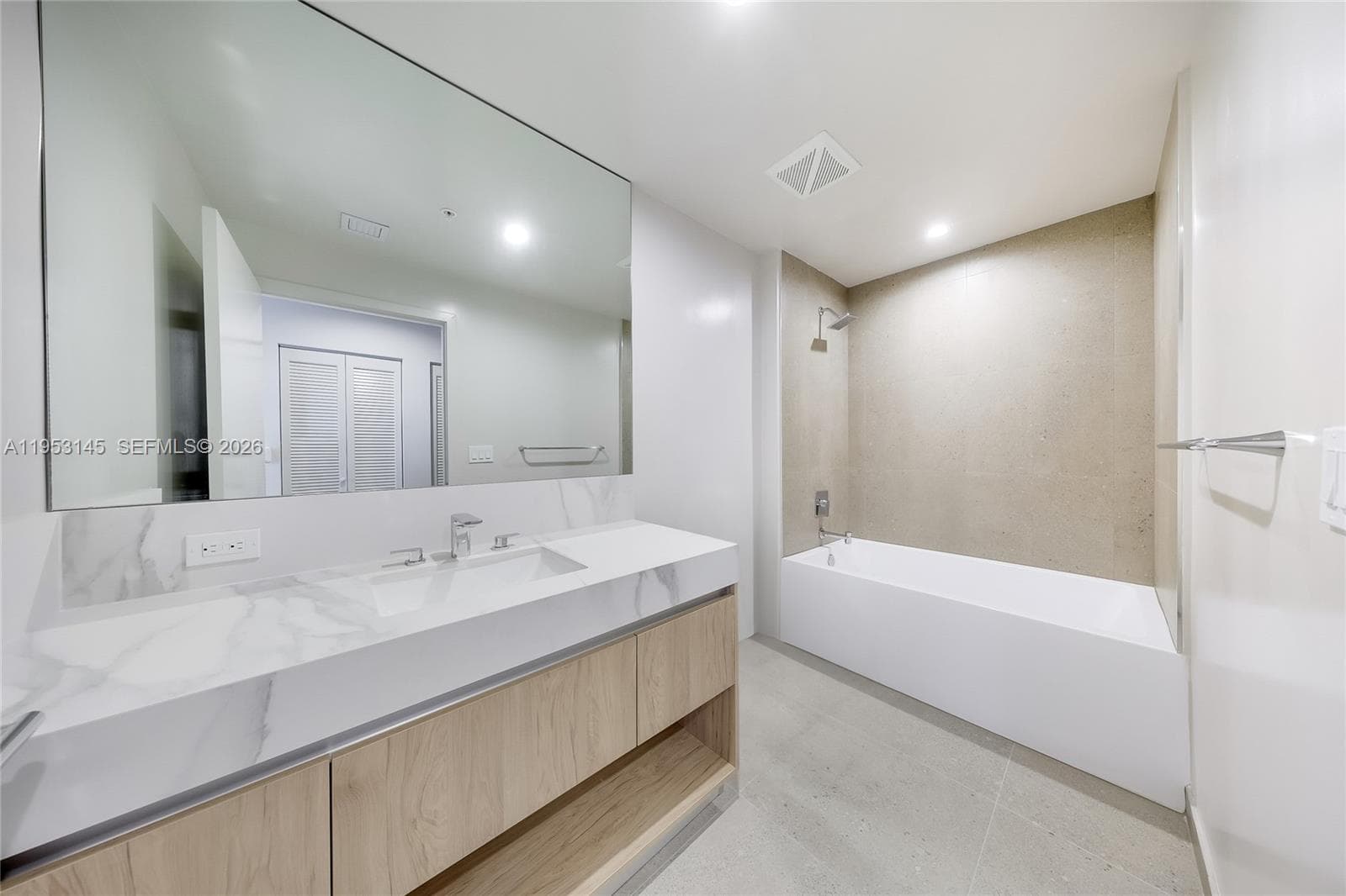 11 NE 6th Street # 3209, Miami FL 33132 — 17