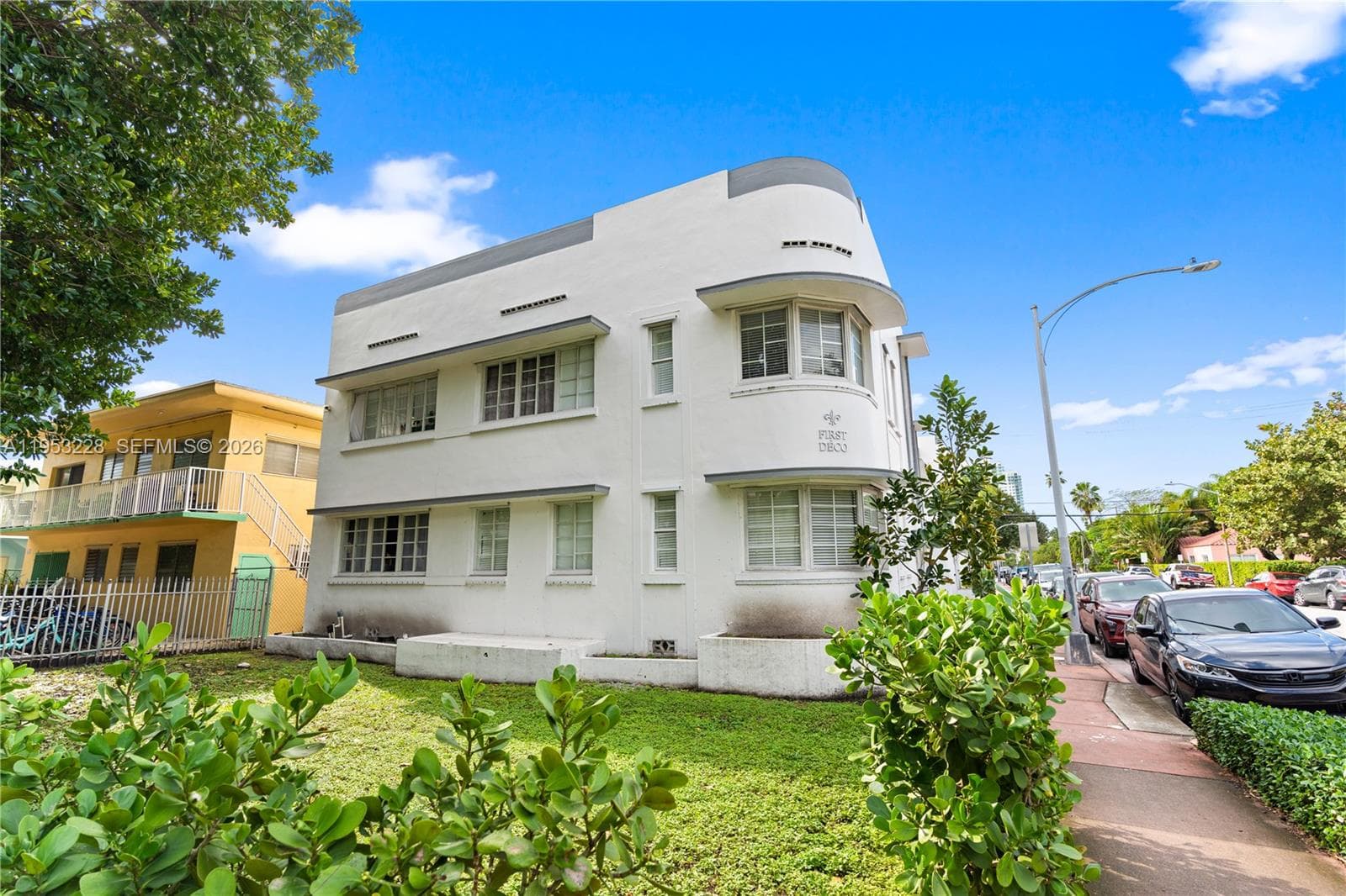 810 7th St # 102, Miami Beach FL 33139 — 17