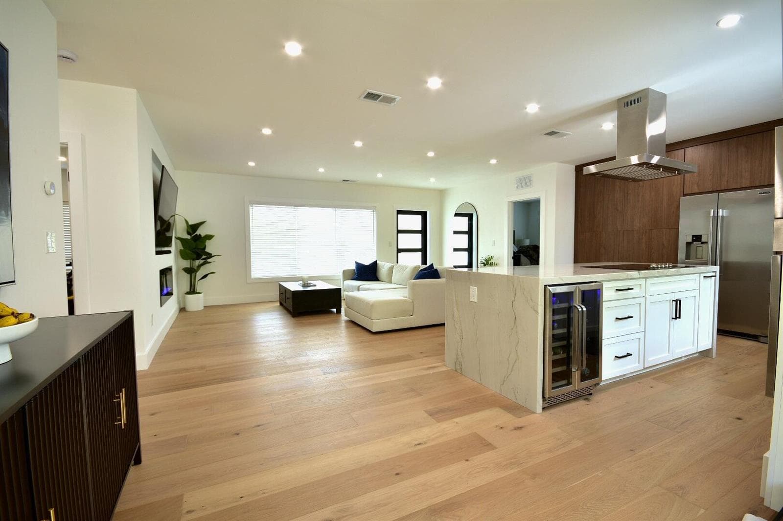 8801 N Miami Avenue, El Portal FL 33150 — 5