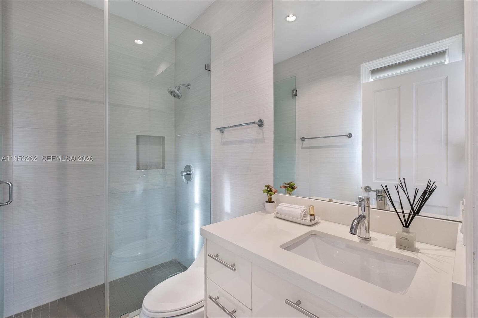 164 W Mashta Dr, Key Biscayne FL 33149 — 23