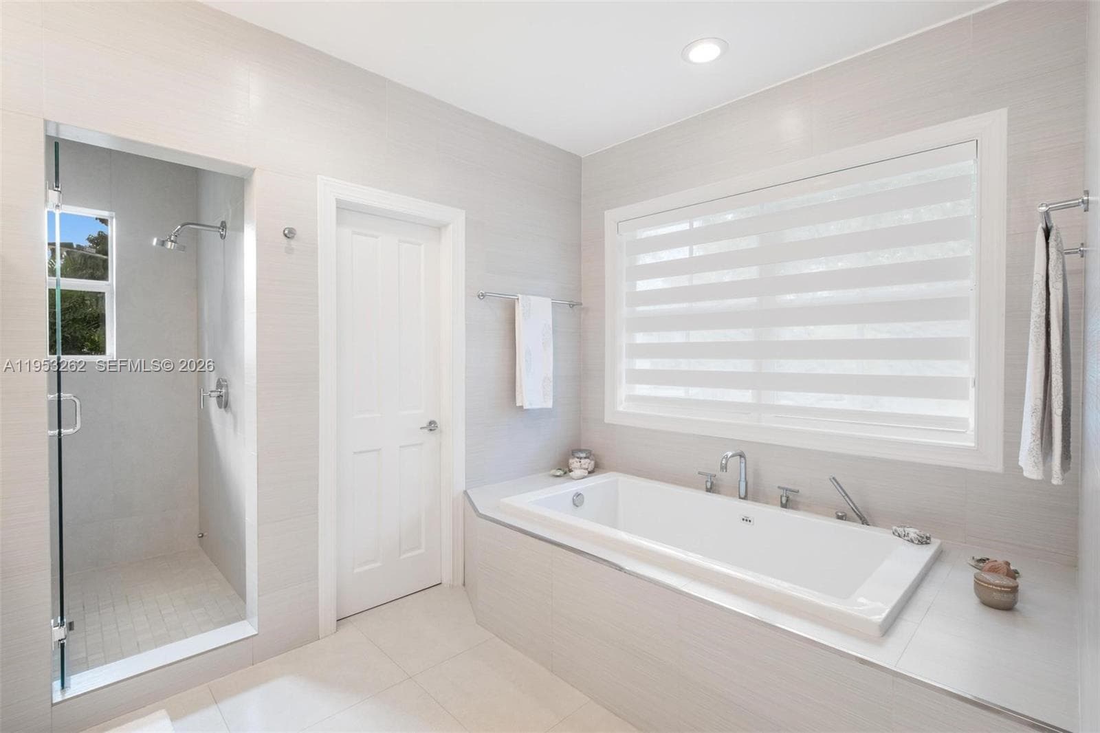 164 W Mashta Dr, Key Biscayne FL 33149 — 19