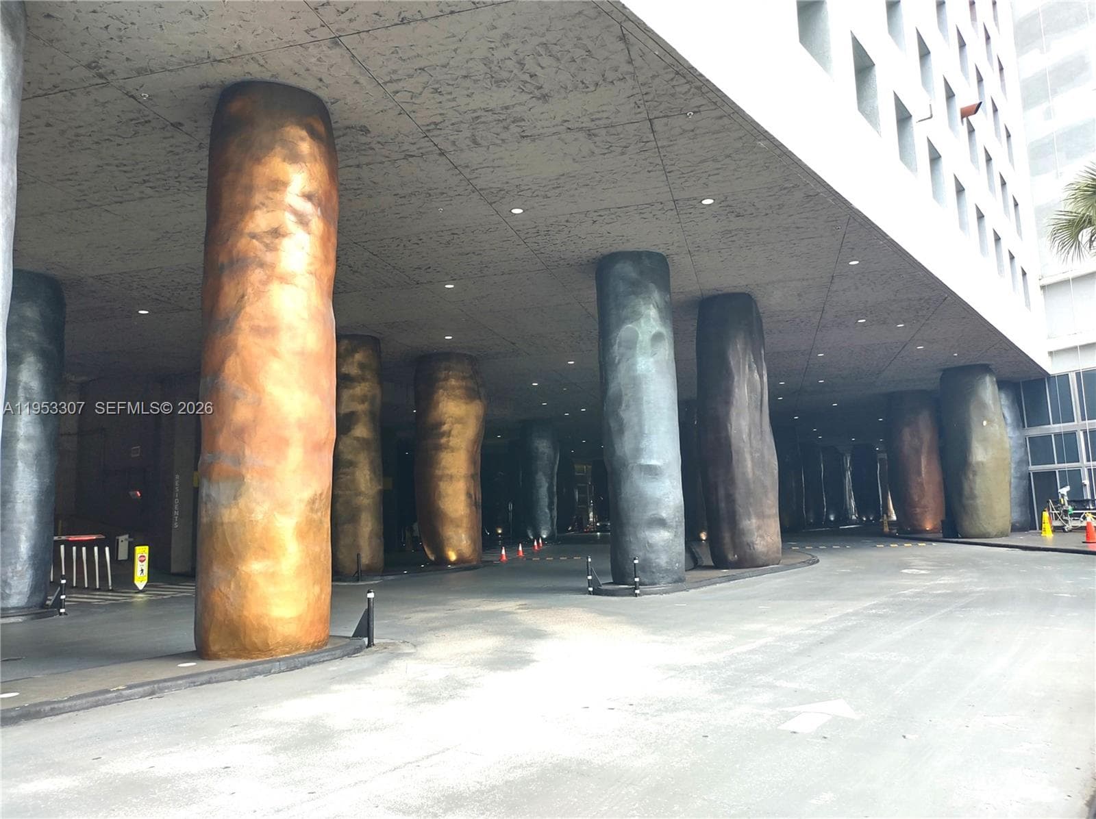 465 Brickell Ave # 4402, Miami FL 33131 — 33