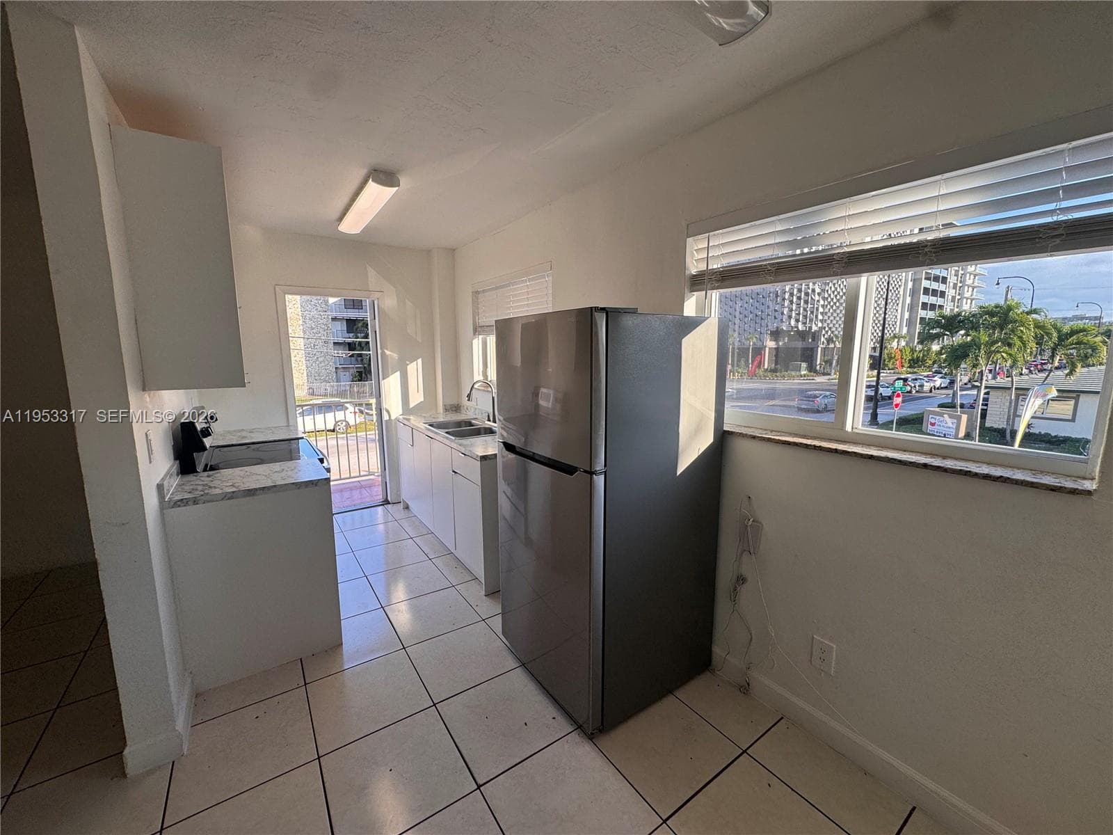 1595 NE 125th St # 6, North Miami FL 33161 — 3