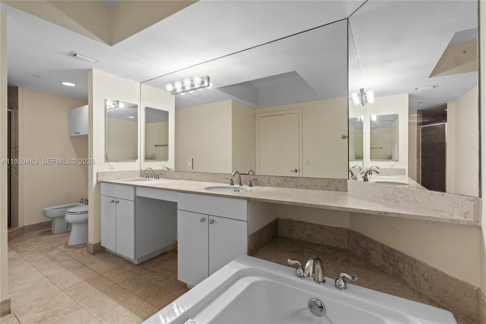 4775 Collins Ave # 507, Miami Beach FL 33140 — 24
