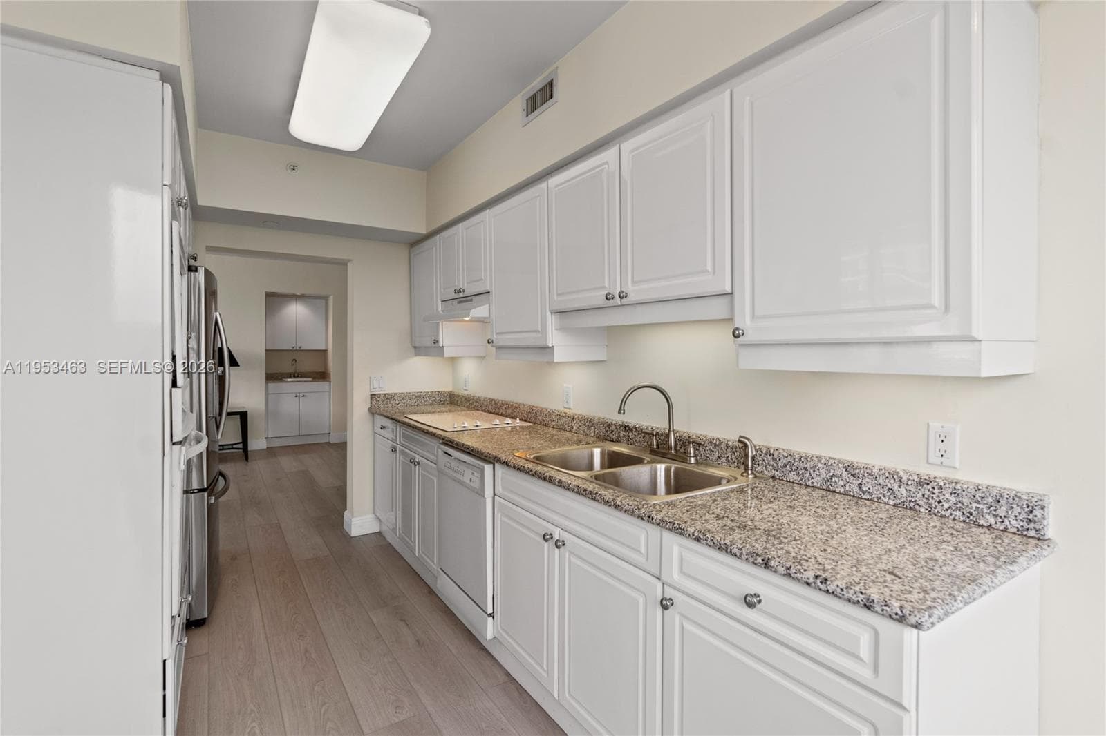 4775 Collins Ave # 507, Miami Beach FL 33140 — 18