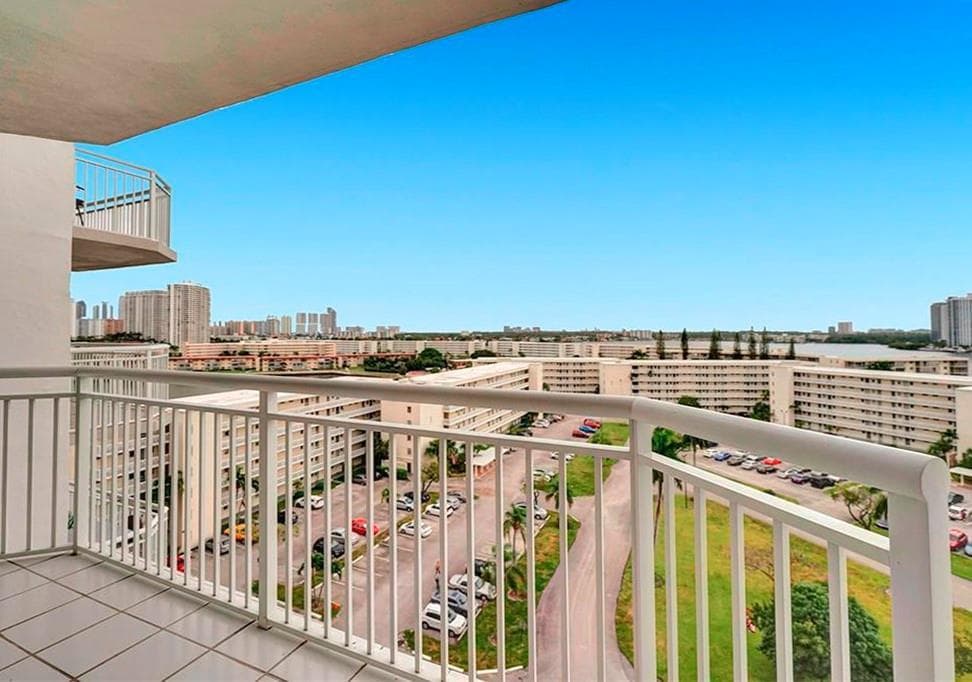18031 Biscayne Bl # 3, Aventura FL 33160 — 7