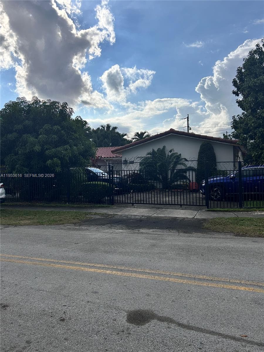 2600 SW 126th Ave, Miami FL 33175 — 1
