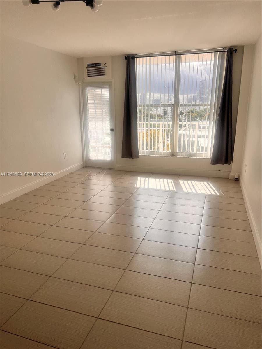 1300 Lincoln Rd # B902, Miami Beach FL 33139 — 1
