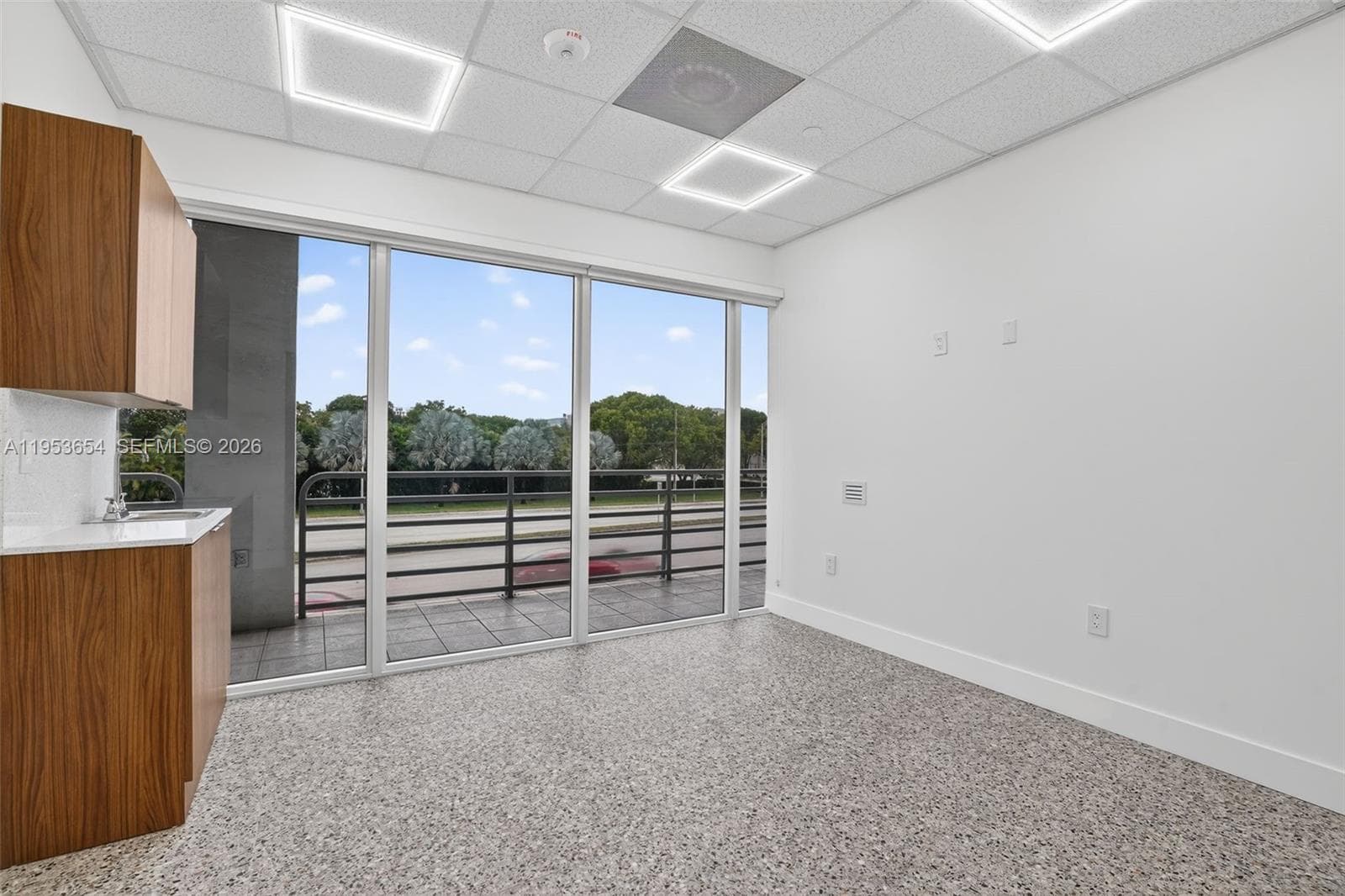 Beauty Salon Suites For Rent NOW Right In Front of FIU Publix Shopping, FL 33174 — 23