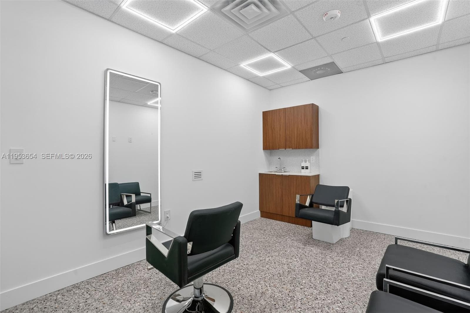 Beauty Salon Suites For Rent NOW Right In Front of FIU Publix Shopping, FL 33174 — 2
