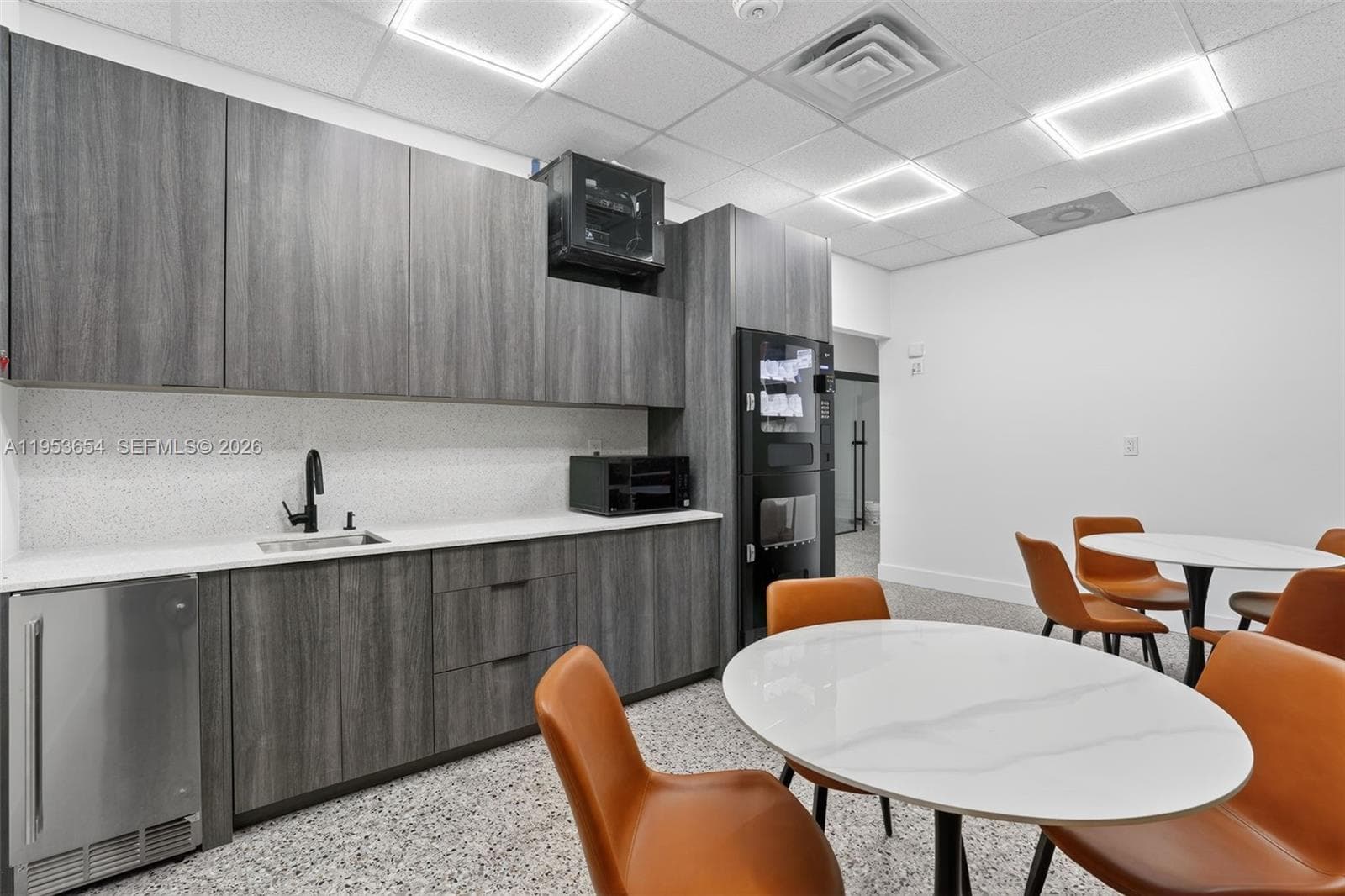 Beauty Salon Suites For Rent NOW Right In Front of FIU Publix Shopping, FL 33174 — 12