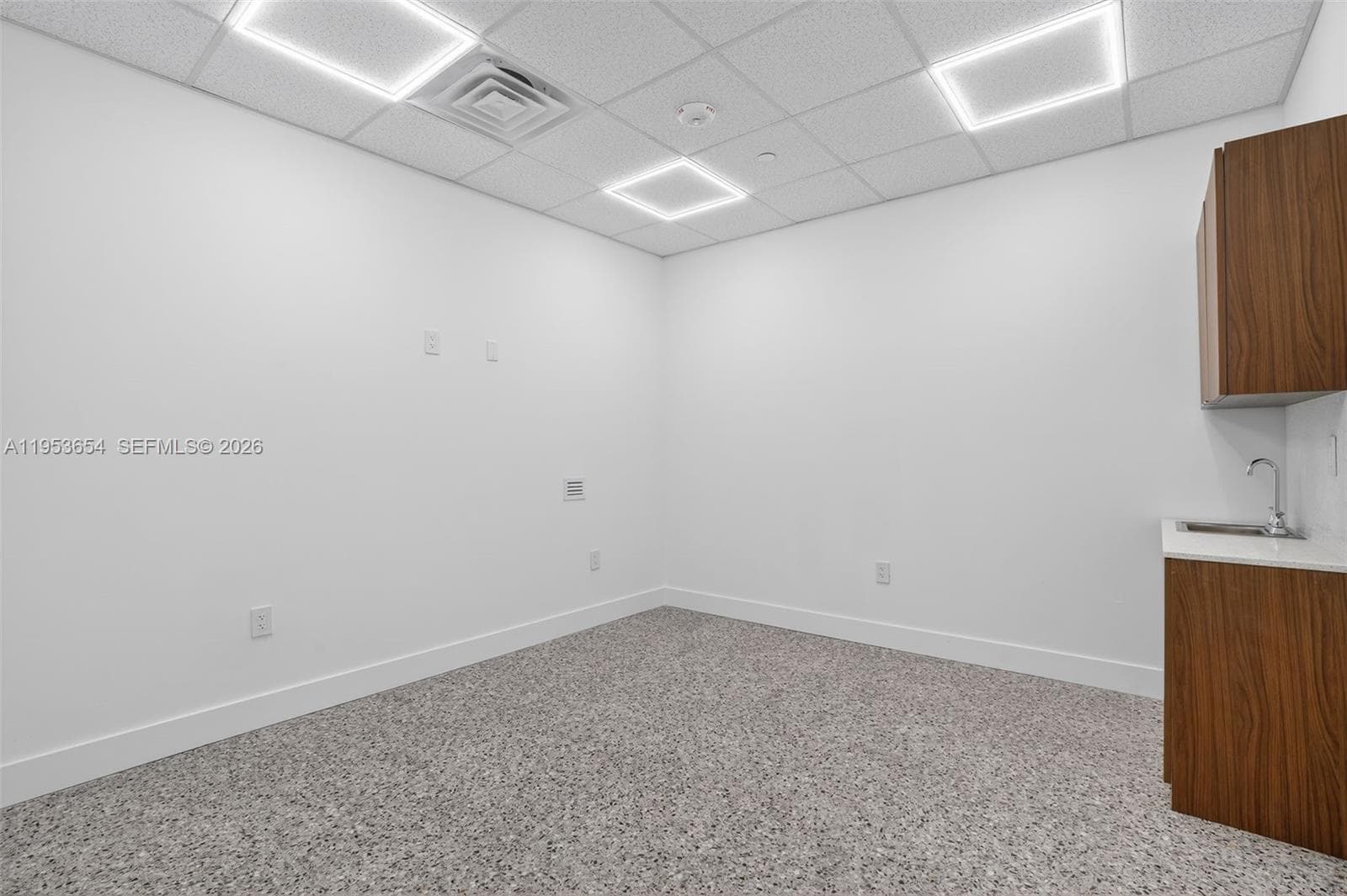 Beauty Salon Suites For Rent NOW Right In Front of FIU Publix Shopping, FL 33174 — 9