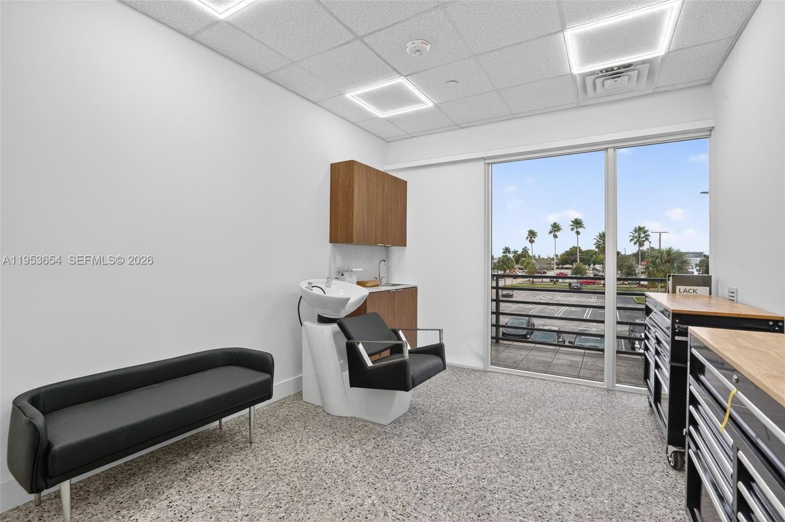 Beauty Salon Suites For Rent NOW Right In Front of FIU Publix Shopping, FL 33174 — 24
