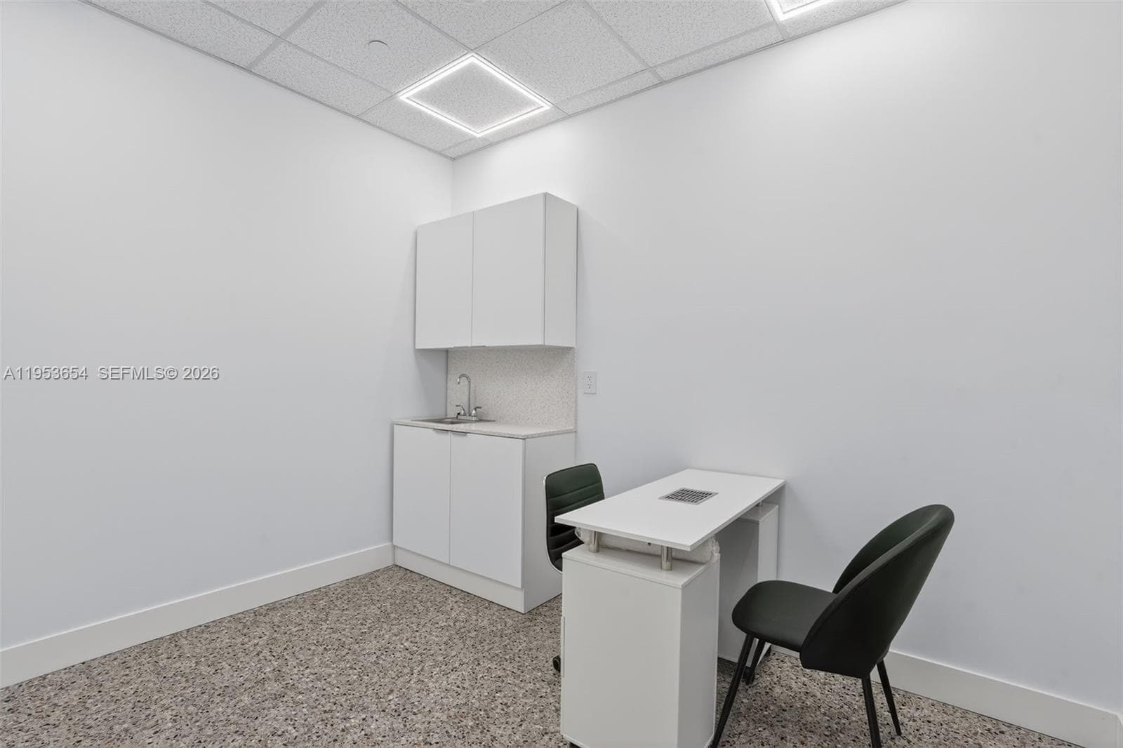 Beauty Salon Suites For Rent NOW Right In Front of FIU Publix Shopping, FL 33174 — 18