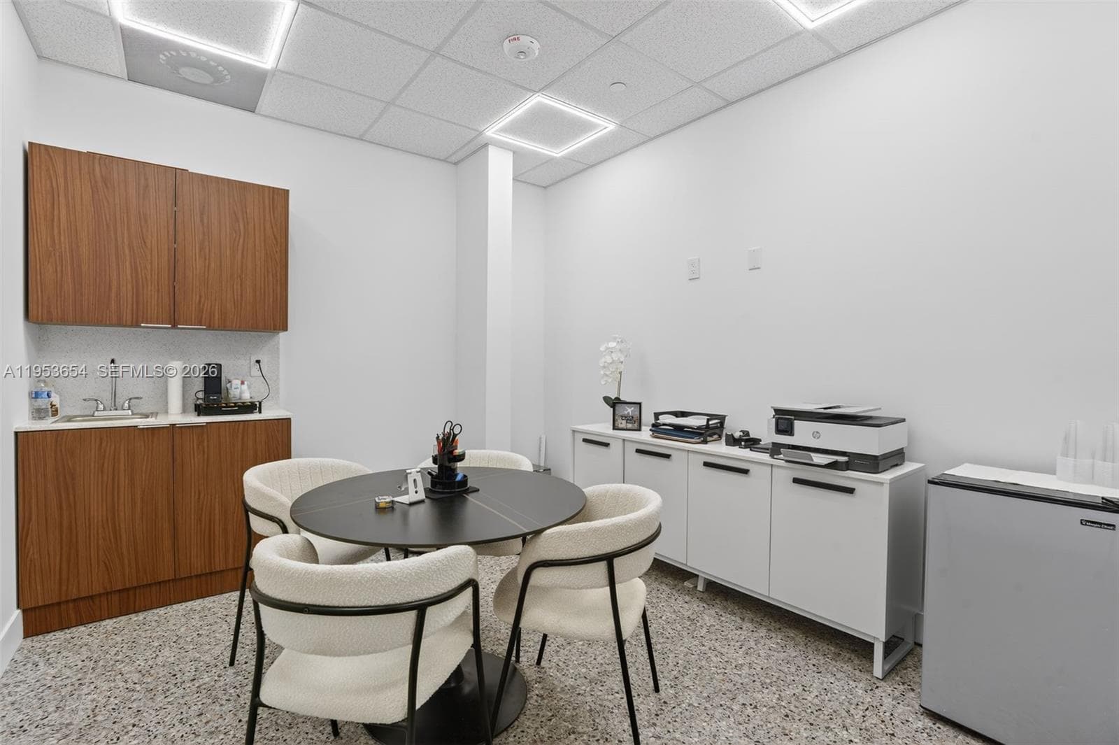 Beauty Salon Suites For Rent NOW Right In Front of FIU Publix Shopping, FL 33174 — 25