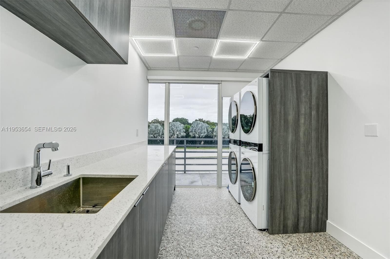 Beauty Salon Suites For Rent NOW Right In Front of FIU Publix Shopping, FL 33174 — 21
