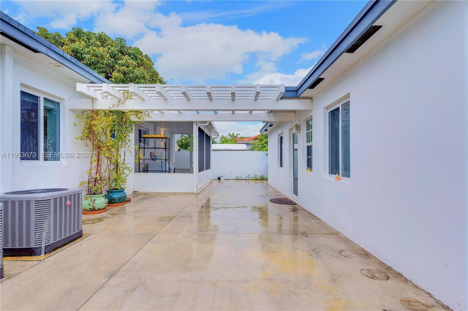 2247 NW 2nd St, Miami FL 33125 — 27