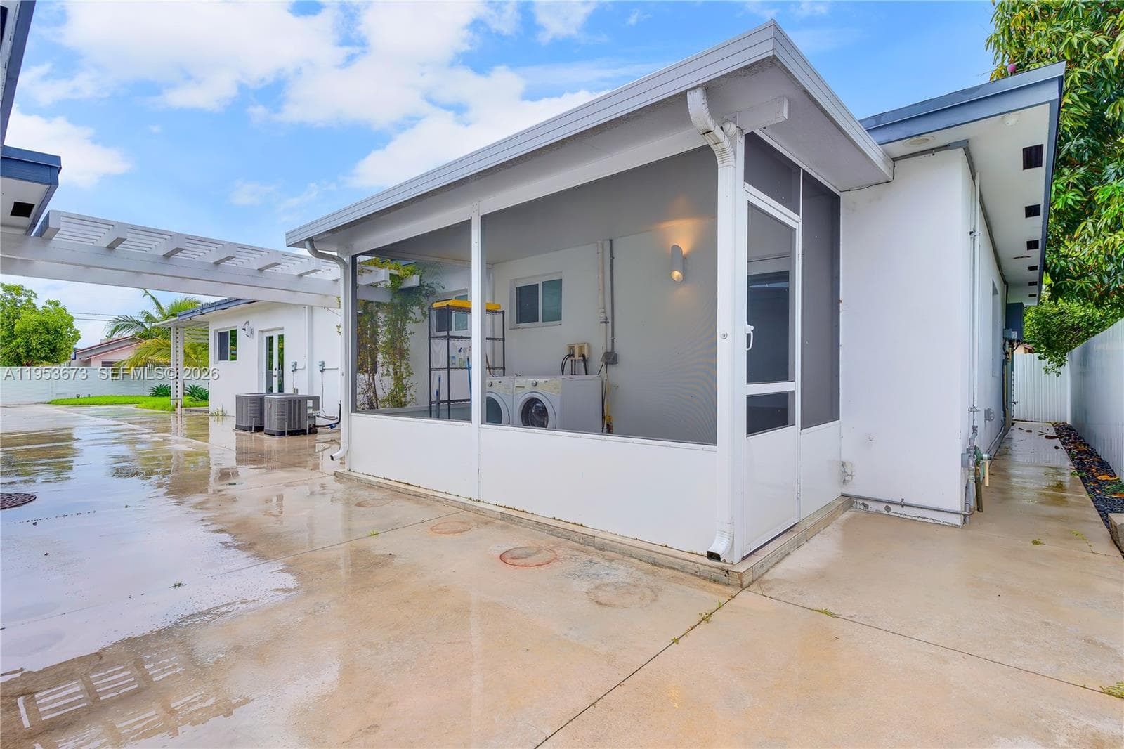 2247 NW 2nd St, Miami FL 33125 — 29