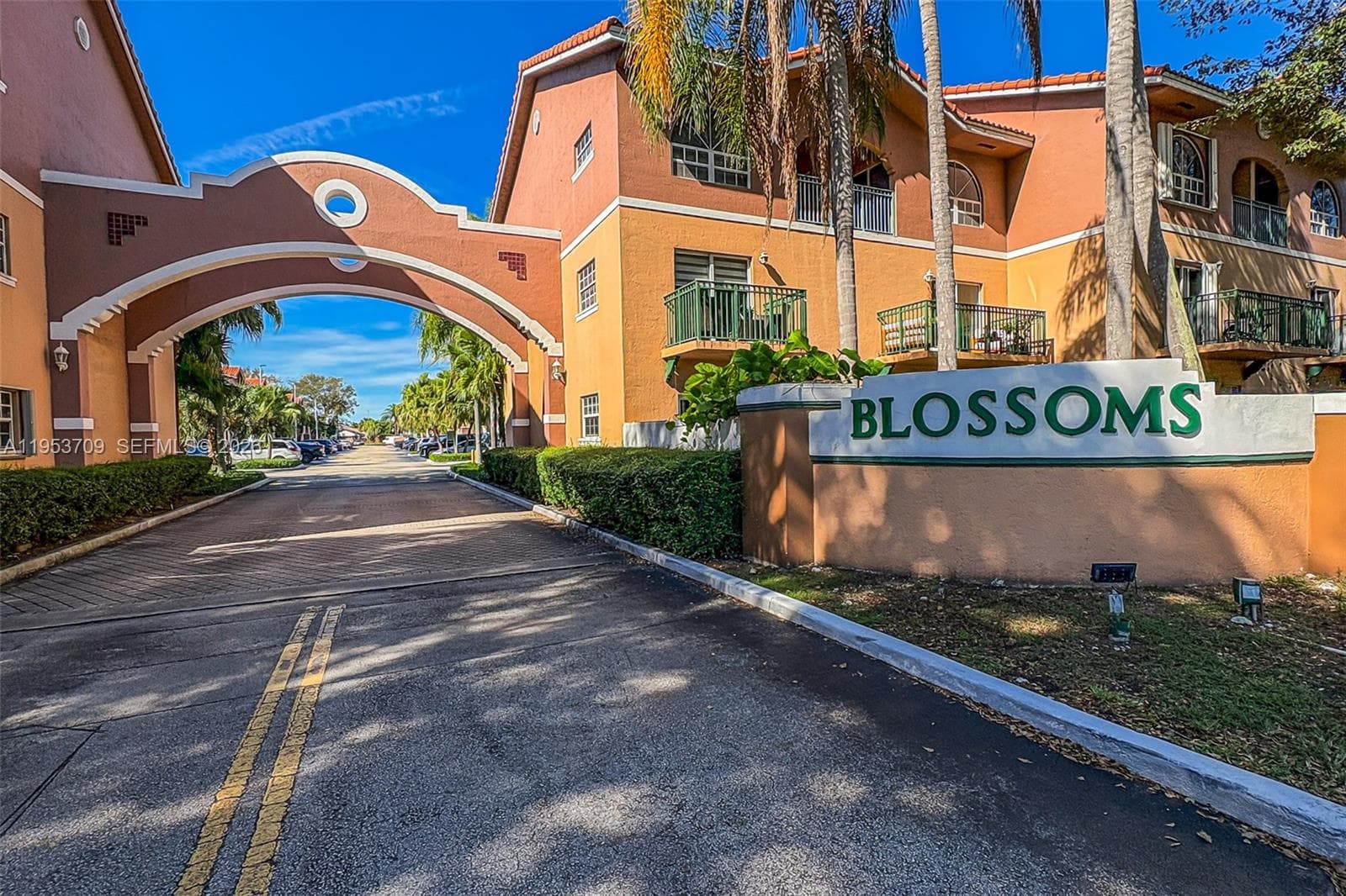 10026 Hammocks Blvd # 6, Miami FL 33196 — 40